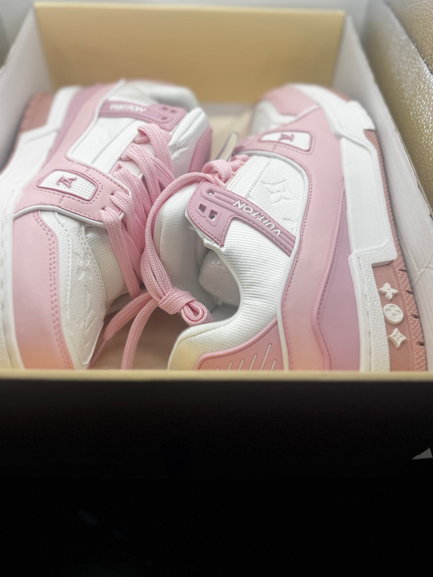 Louis Vuitton LV Trainer en color PINK US 9