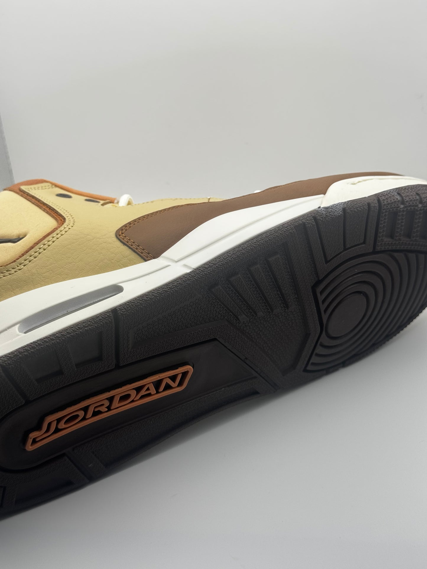 ordan Courtside 23 Sesame Baroque Brown US 10