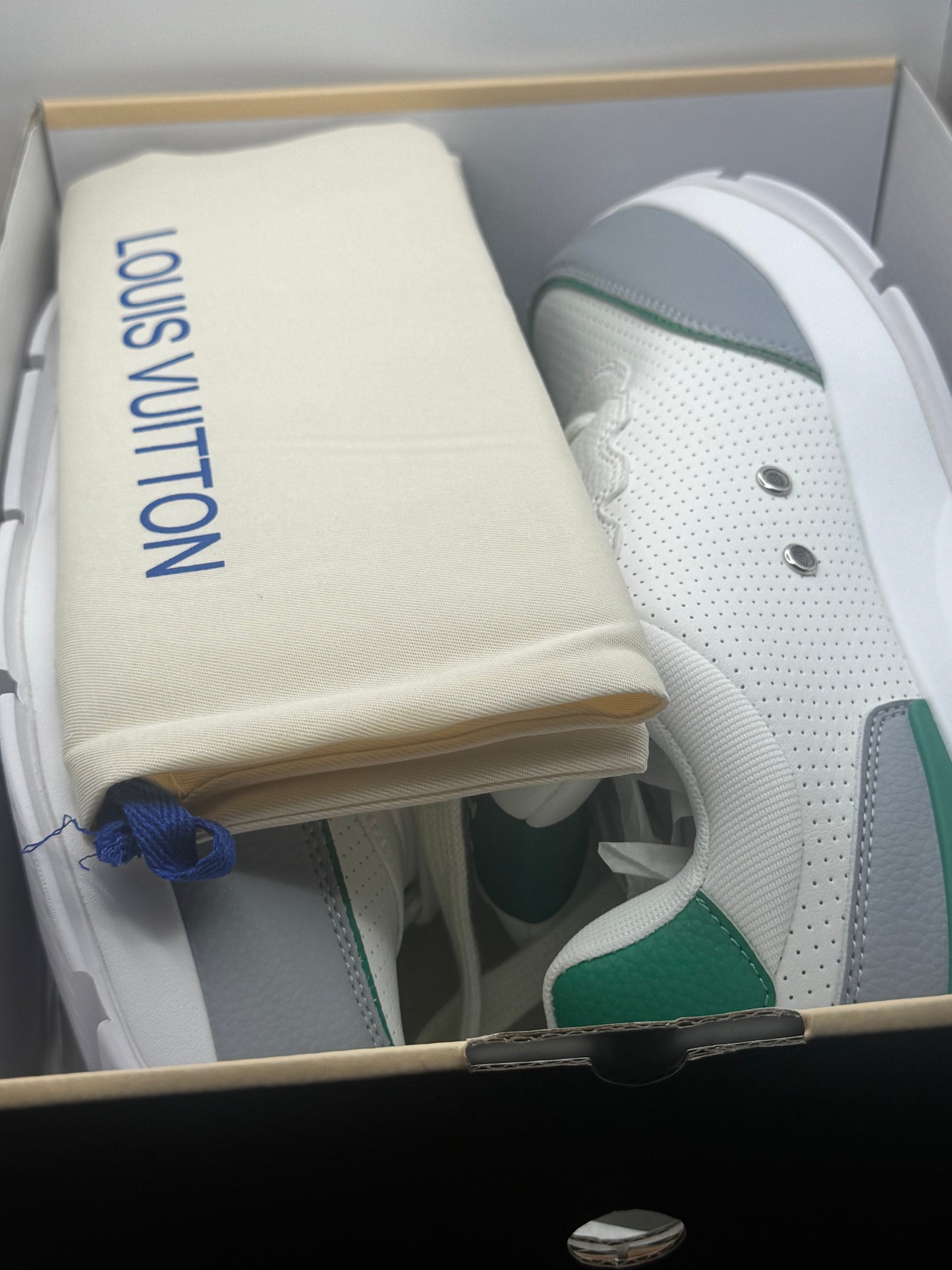 LV Classic Sneaker US 9.5