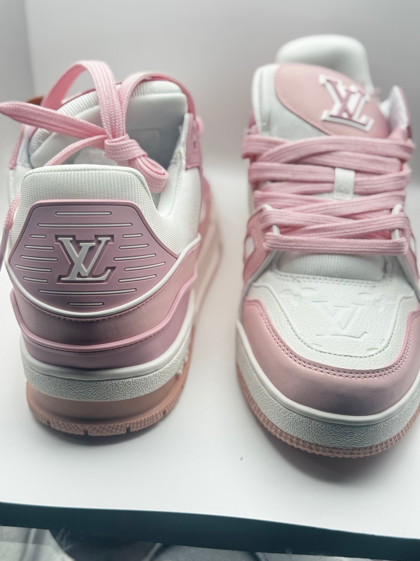 Louis Vuitton LV Trainer en color PINK US 10