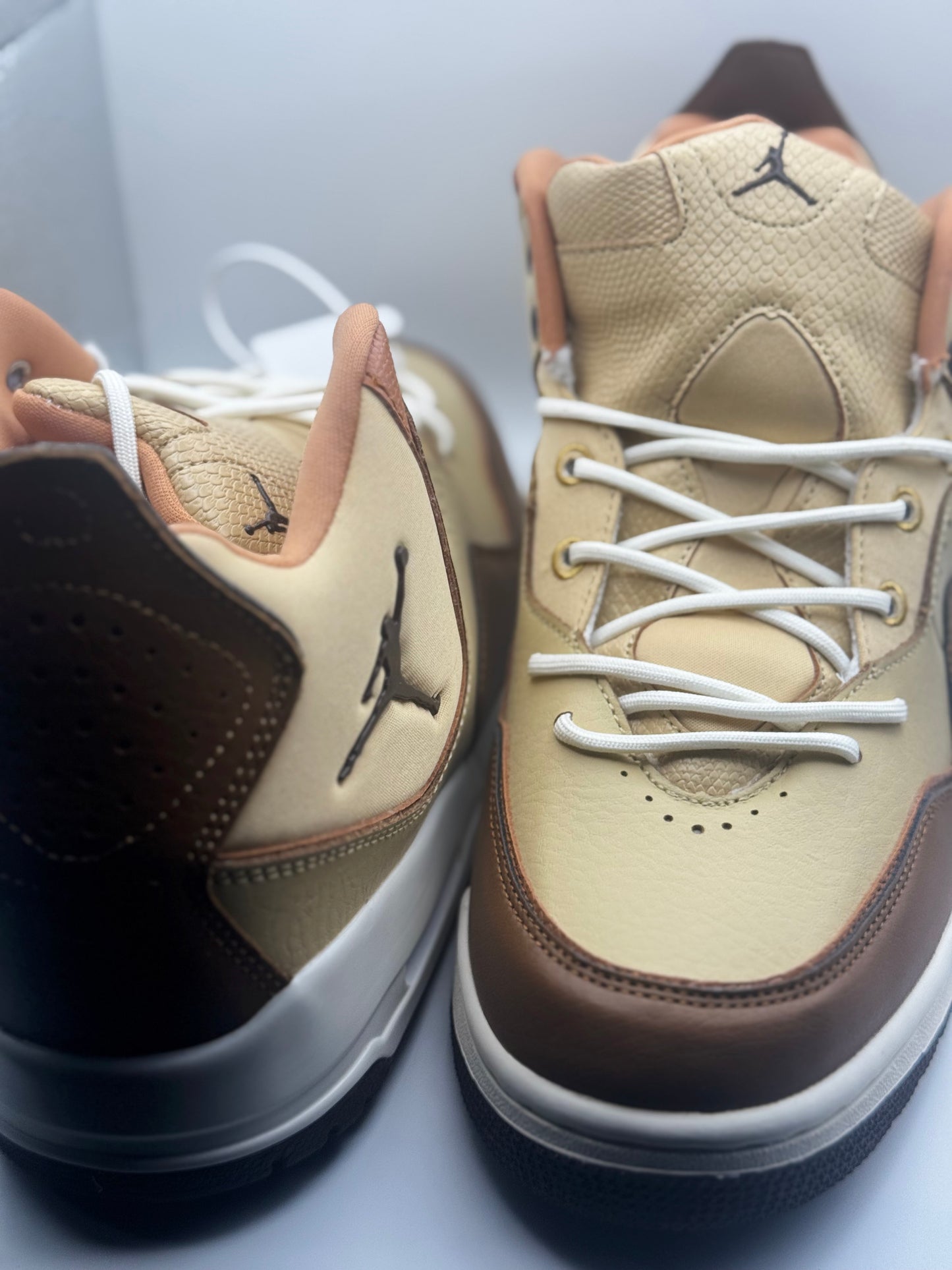 ordan Courtside 23 Sesame Baroque Brown US 10
