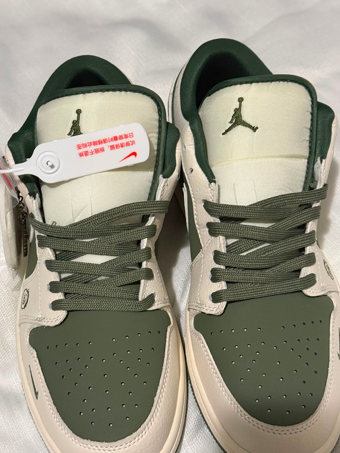 Air Jordan 1 Low White Military Green Men’s Size 10.5 Brand New