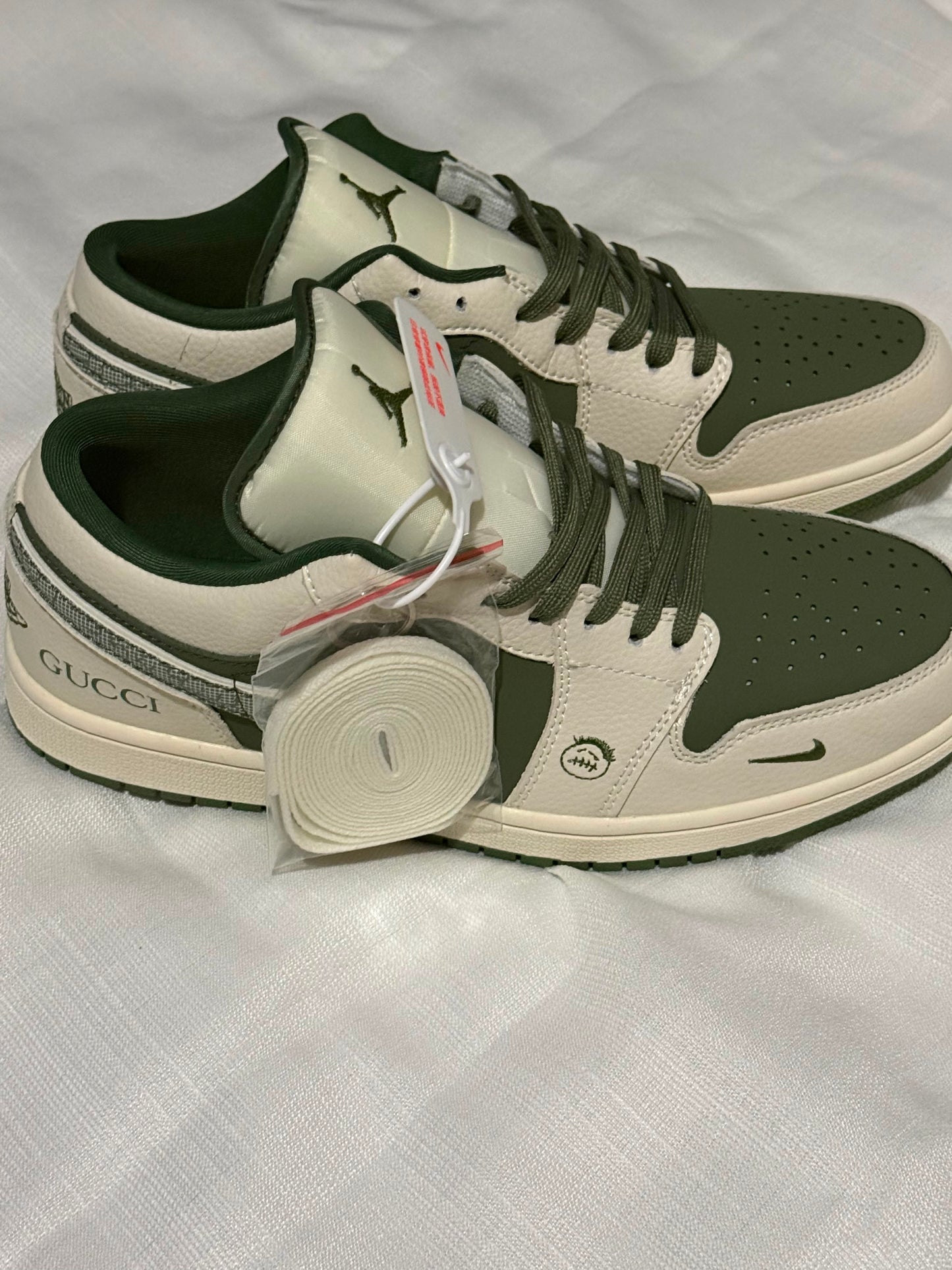 Air Jordan 1 Low White Military Green Men’s Size 10.5 Brand New