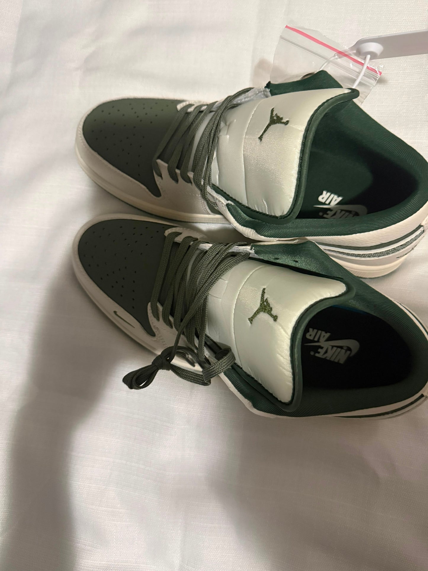 Air Jordan 1 Low White Military Green Men’s Size 10.5 Brand New