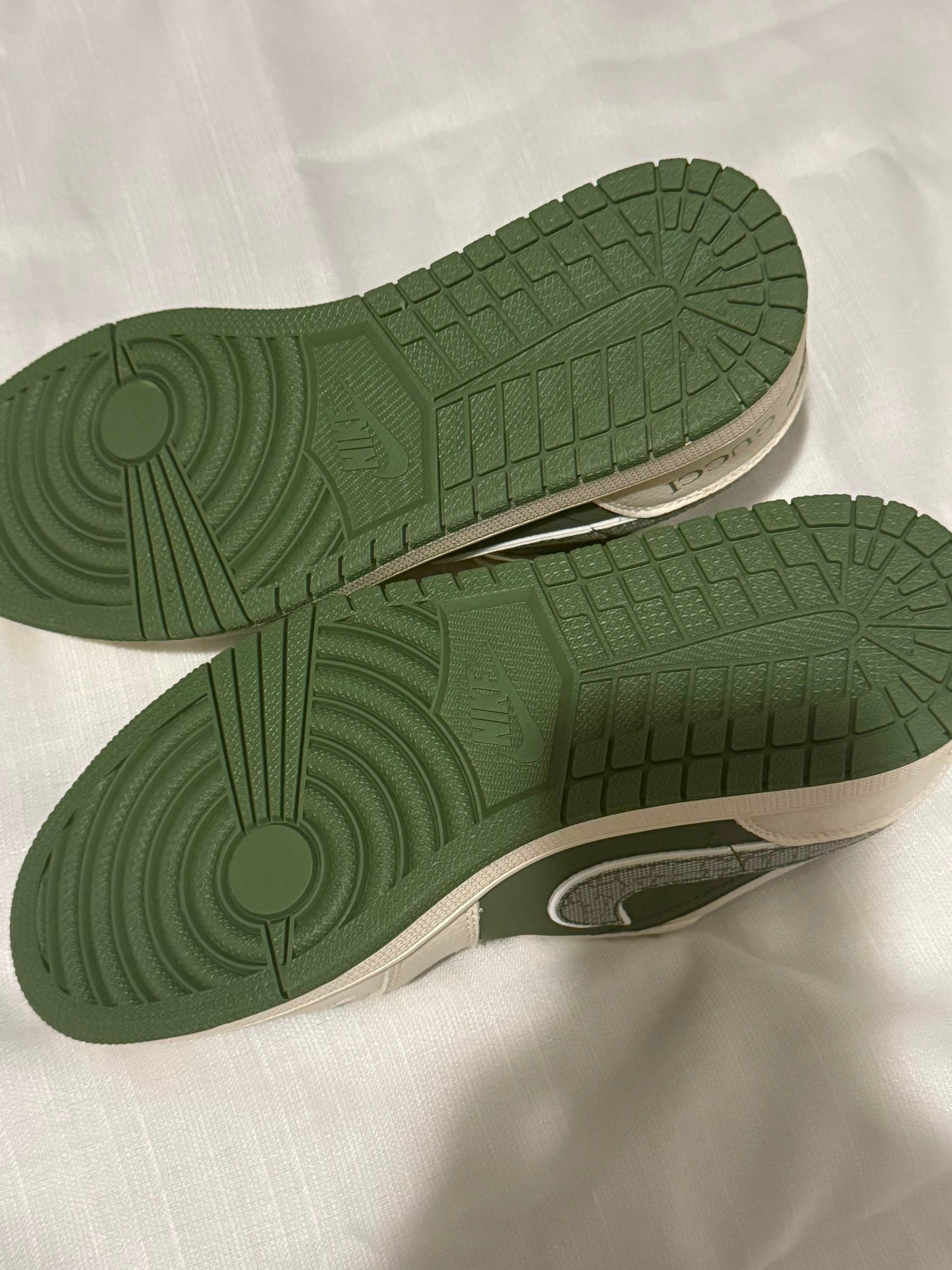 Air Jordan 1 Low White Military Green Men’s Size 10.5 Brand New
