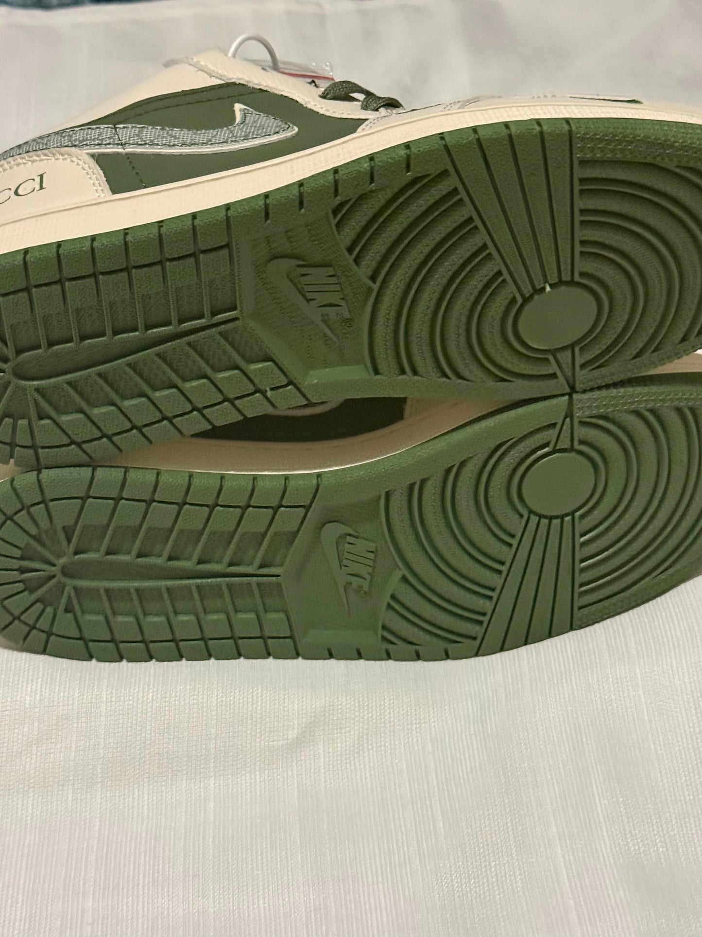 Air Jordan 1 Low White Military Green Men’s Size 10.5 Brand New